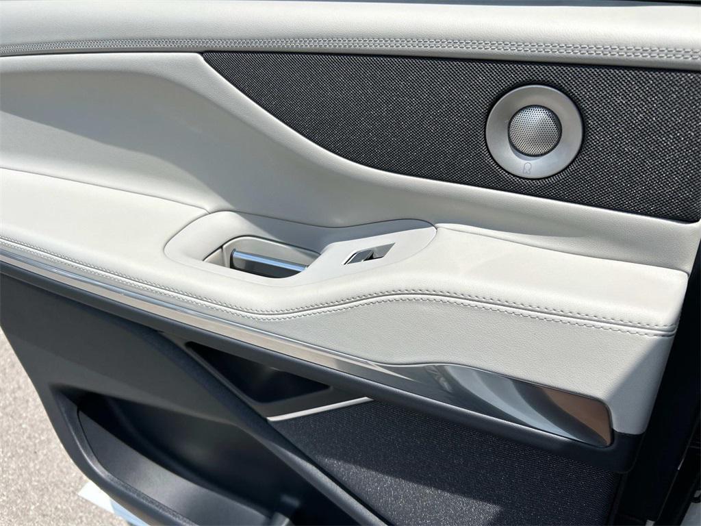 new 2025 Lincoln Navigator car, priced at $106,000