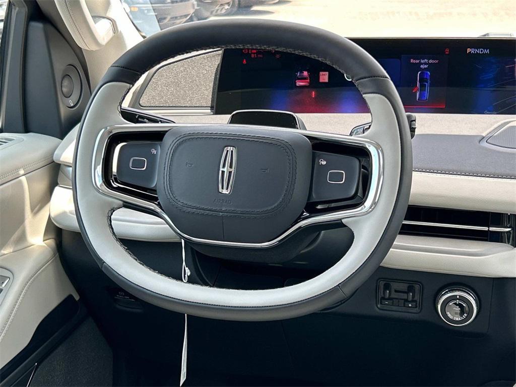 new 2025 Lincoln Navigator car, priced at $106,000