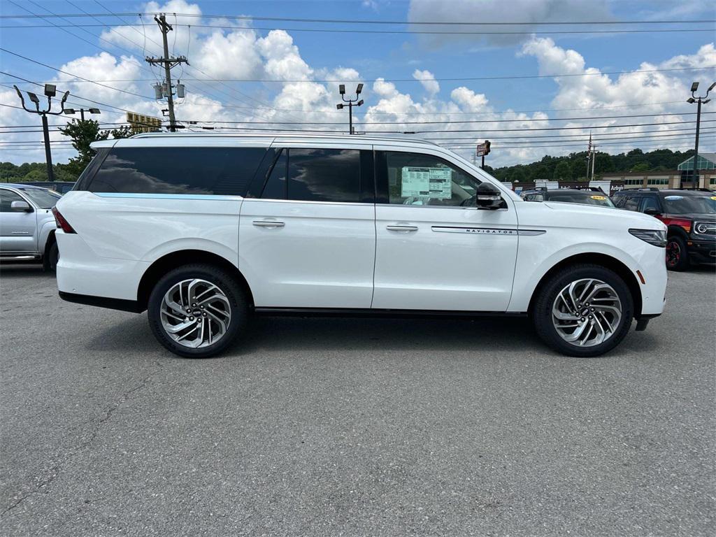 new 2025 Lincoln Navigator car, priced at $106,000