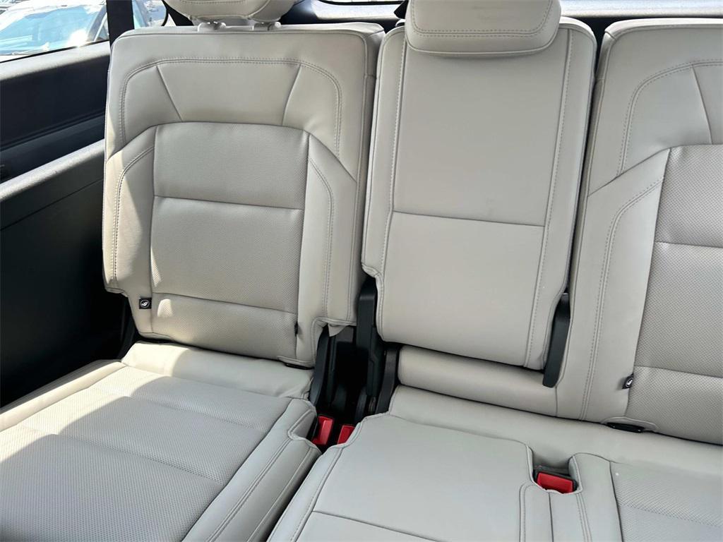 new 2025 Lincoln Navigator car, priced at $106,000