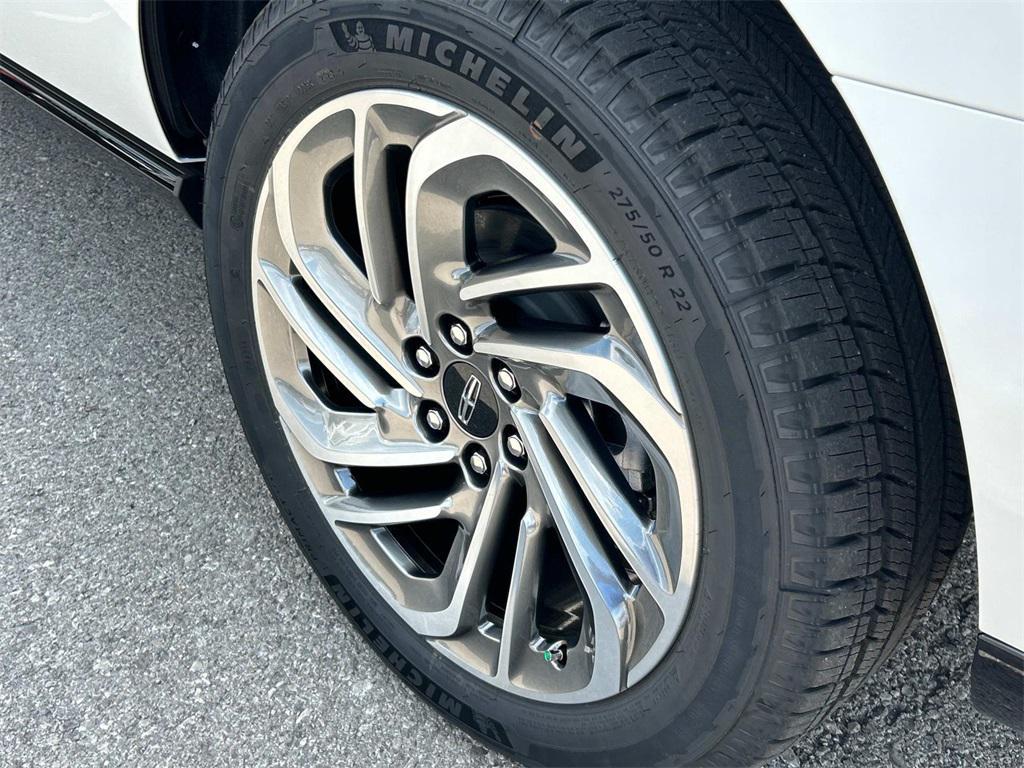 new 2025 Lincoln Navigator car, priced at $106,000