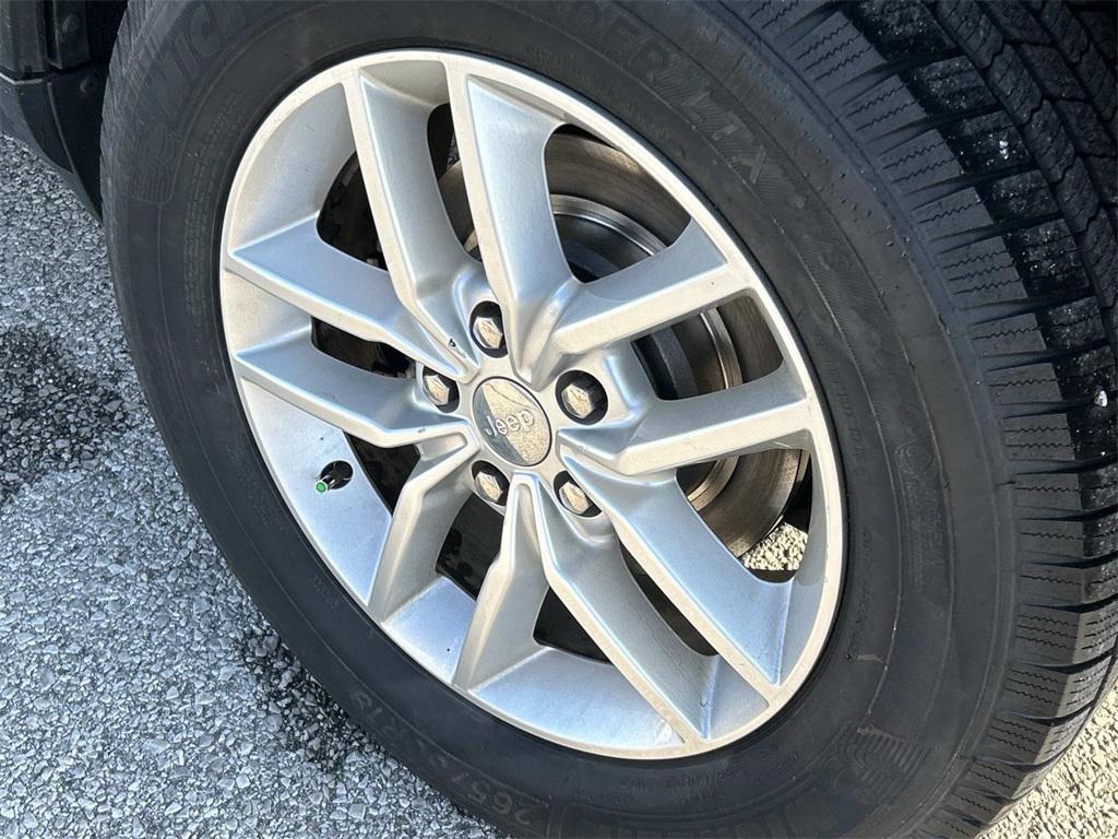 used 2017 Jeep Grand Cherokee car, priced at $14,981