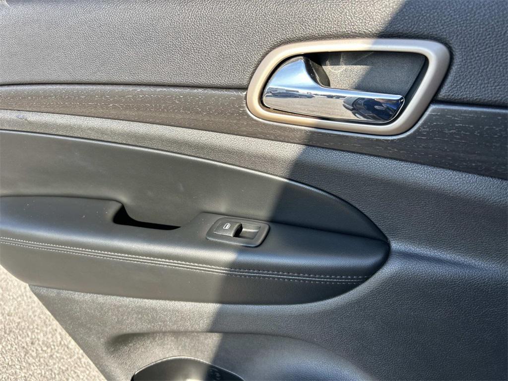 used 2017 Jeep Grand Cherokee car, priced at $14,981