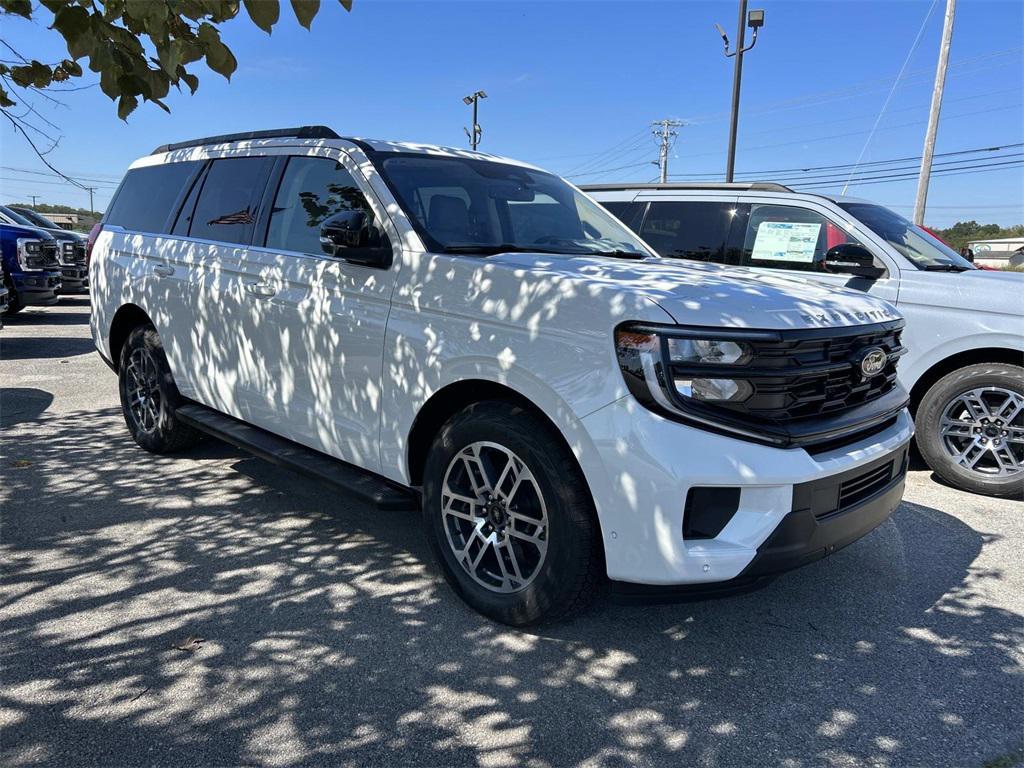 new 2025 Ford Expedition car, priced at $70,000