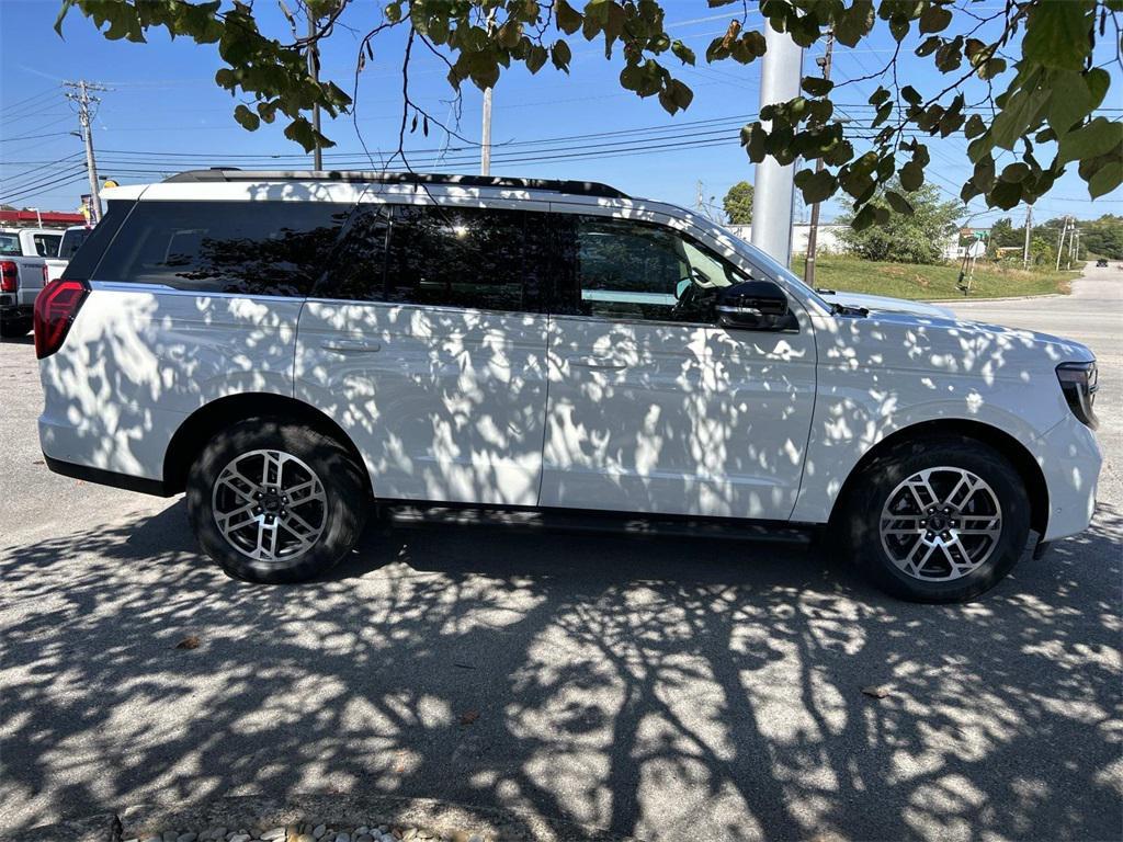 new 2025 Ford Expedition car, priced at $70,000