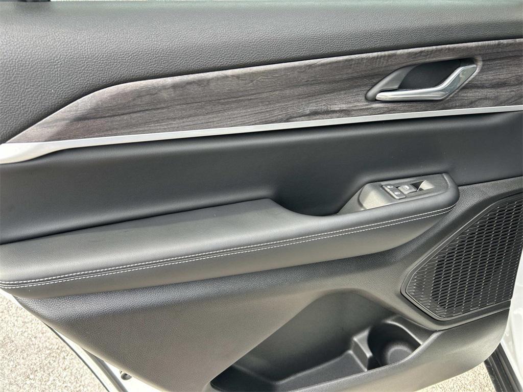 used 2025 Jeep Grand Cherokee L car, priced at $45,990