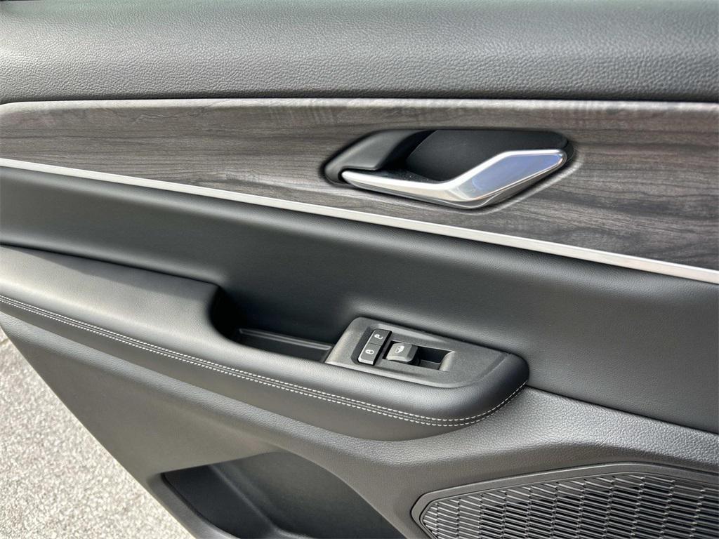 used 2025 Jeep Grand Cherokee L car, priced at $45,990