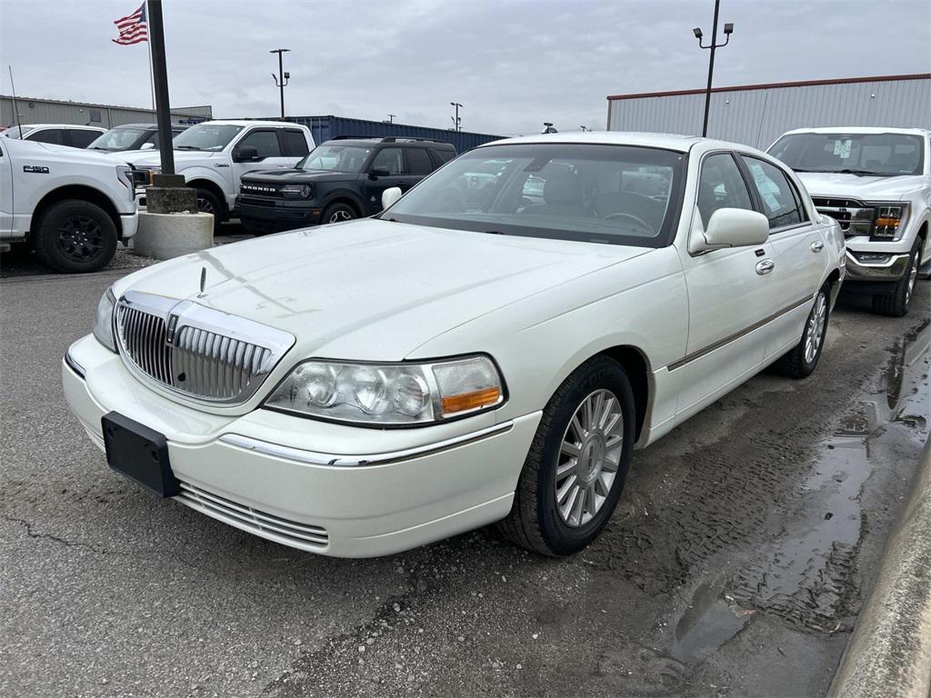 used 2003 Lincoln Town Car car, priced at $7,990