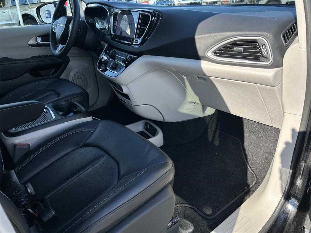 used 2024 Chrysler Pacifica car, priced at $29,981