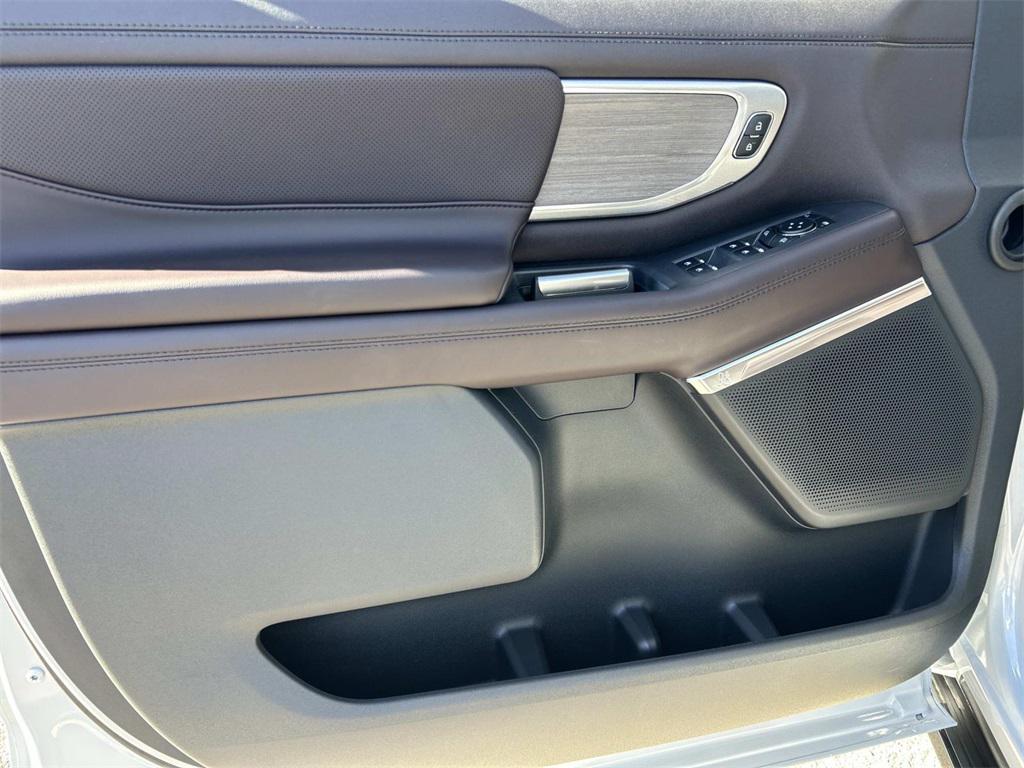new 2025 Ford Expedition car, priced at $92,000