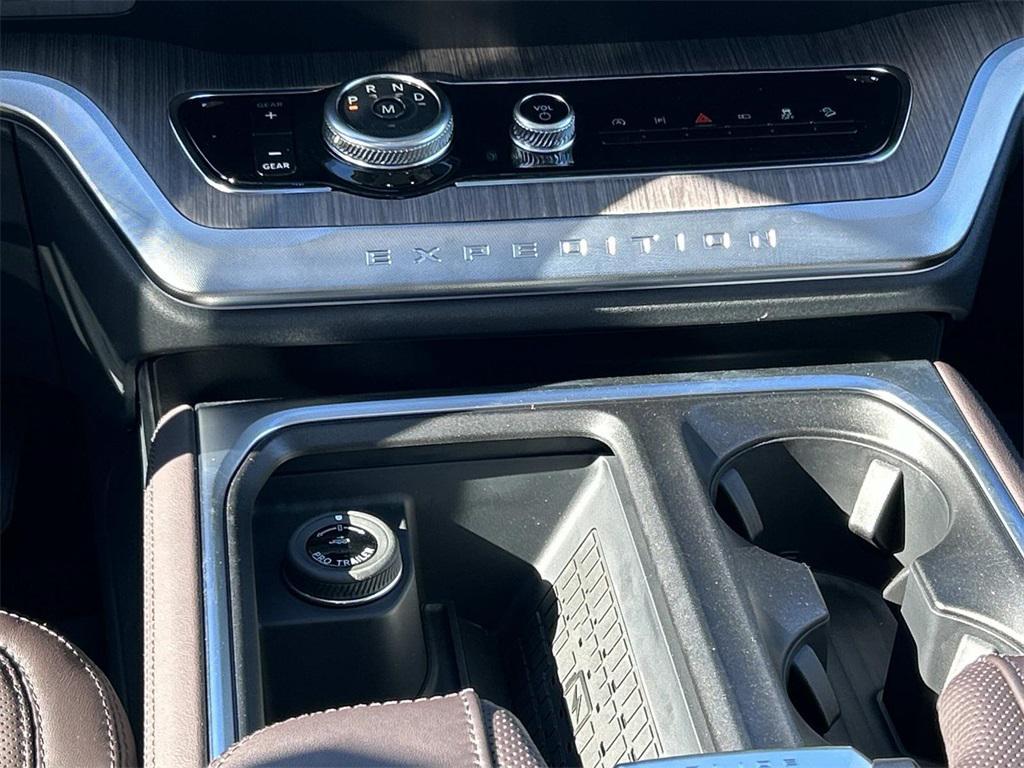 new 2025 Ford Expedition car, priced at $92,000