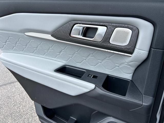 new 2025 Ford Explorer car, priced at $58,660