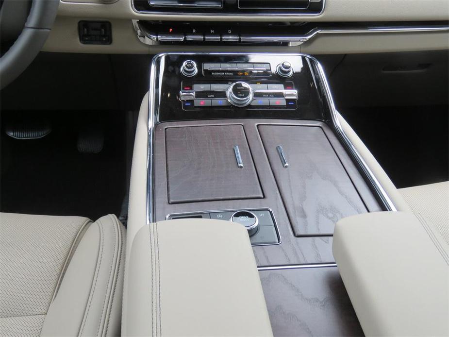 new 2024 Lincoln Navigator car, priced at $101,541
