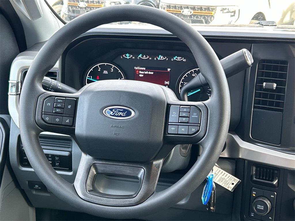 new 2025 Ford F-250 car, priced at $61,700
