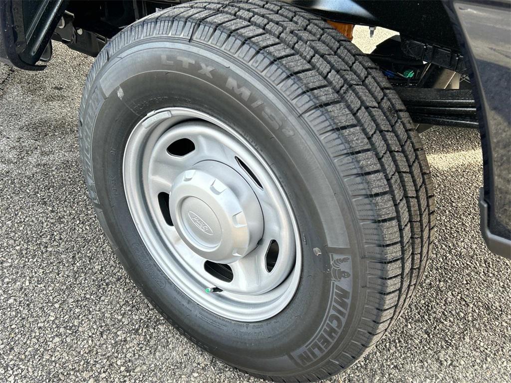 new 2025 Ford F-250 car, priced at $61,700