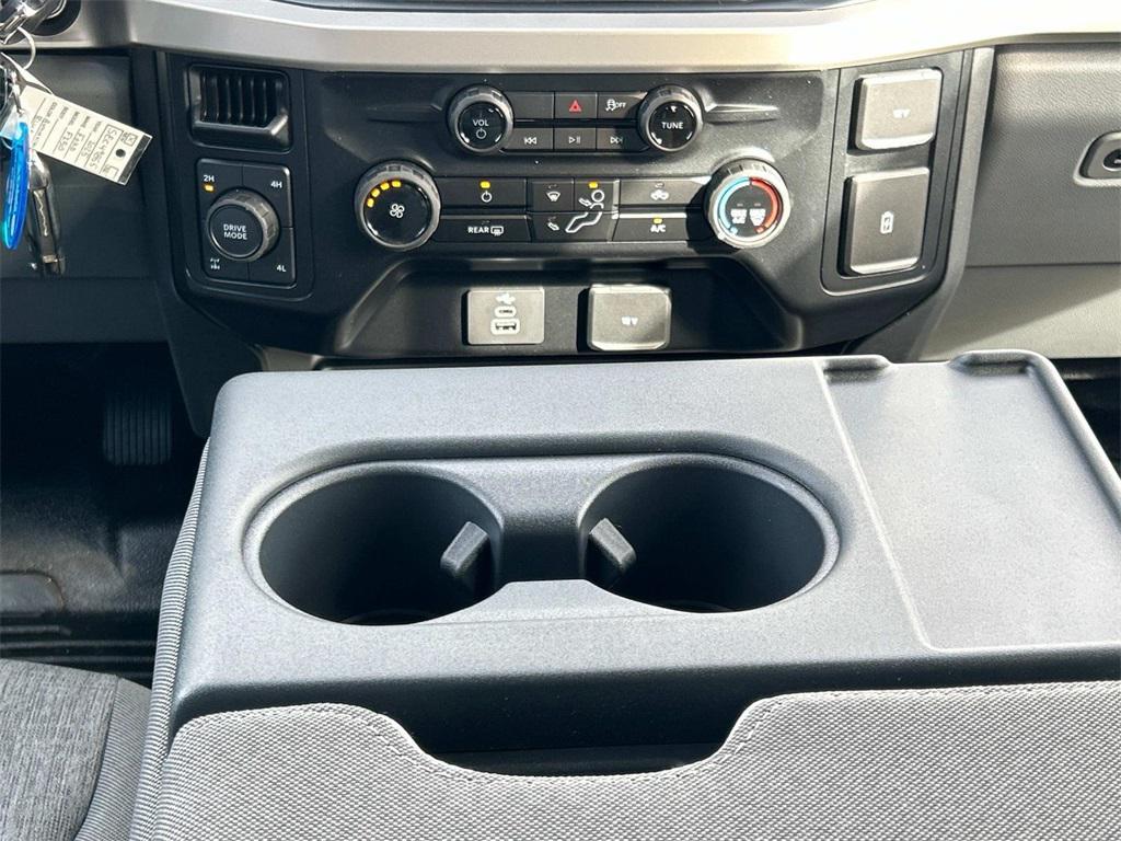 new 2025 Ford F-250 car, priced at $61,700