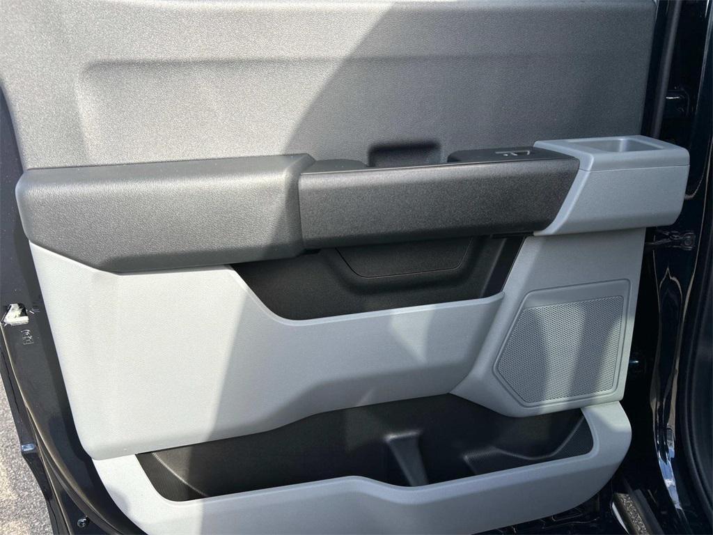 new 2025 Ford F-250 car, priced at $61,700