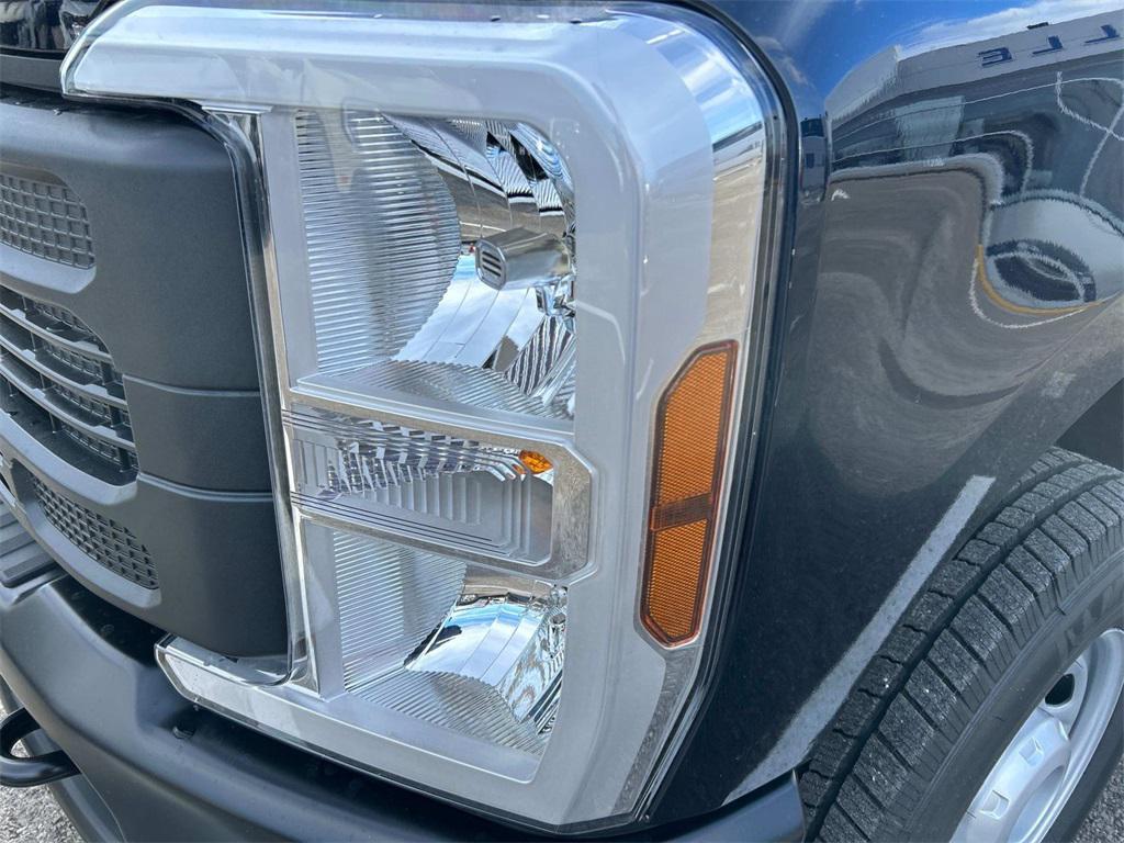 new 2025 Ford F-250 car, priced at $61,700