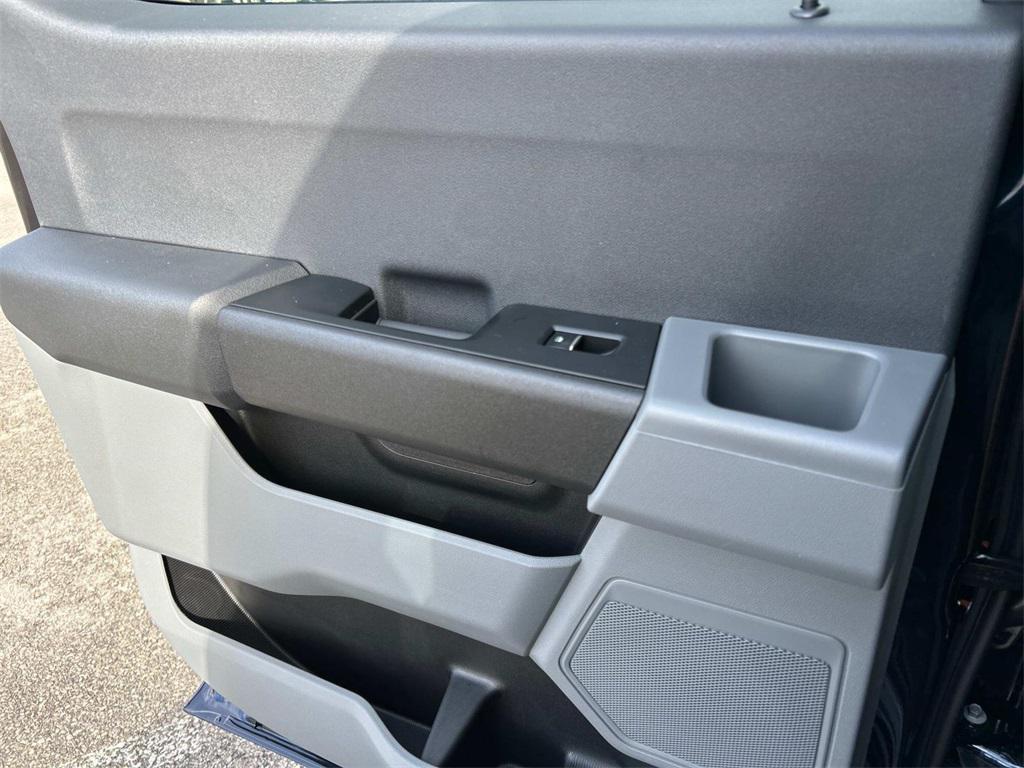 new 2025 Ford F-250 car, priced at $61,700