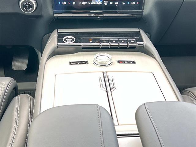 new 2025 Lincoln Navigator car, priced at $104,000