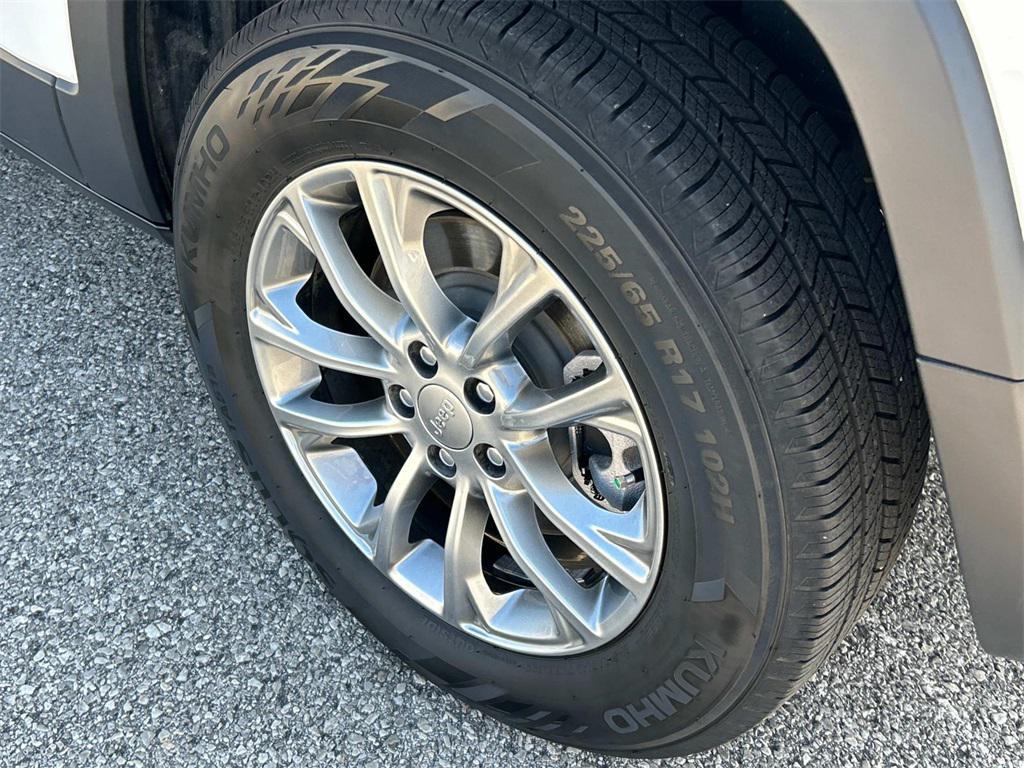used 2021 Jeep Cherokee car, priced at $23,993