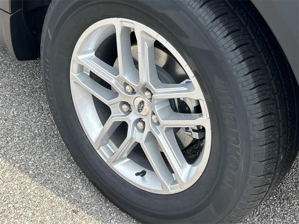 new 2025 Ford Explorer car, priced at $45,345