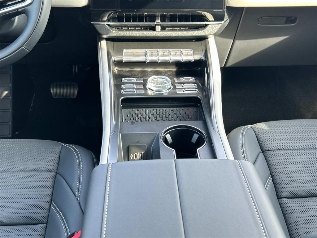 new 2025 Lincoln Nautilus car, priced at $68,275