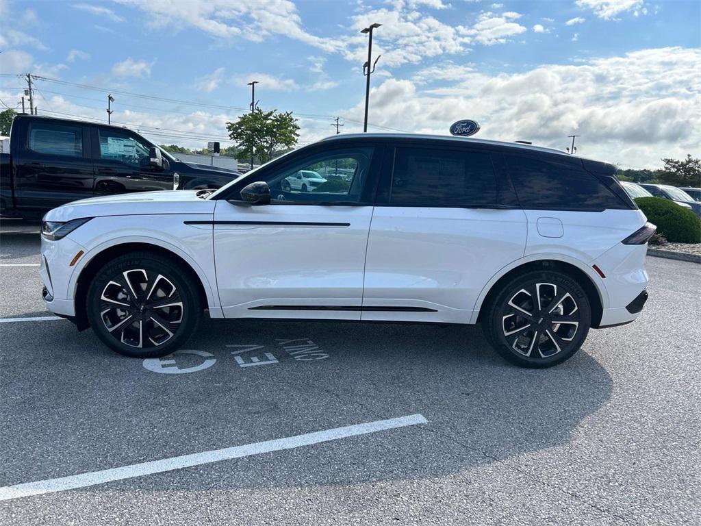 new 2025 Lincoln Nautilus car, priced at $68,275