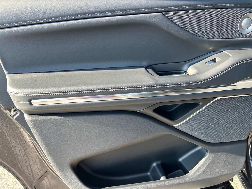 new 2025 Lincoln Navigator car, priced at $104,000