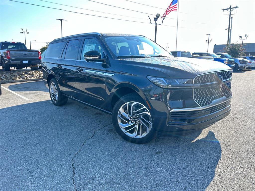 new 2025 Lincoln Navigator car, priced at $104,000