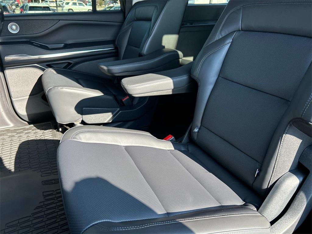 new 2025 Lincoln Navigator car, priced at $104,000