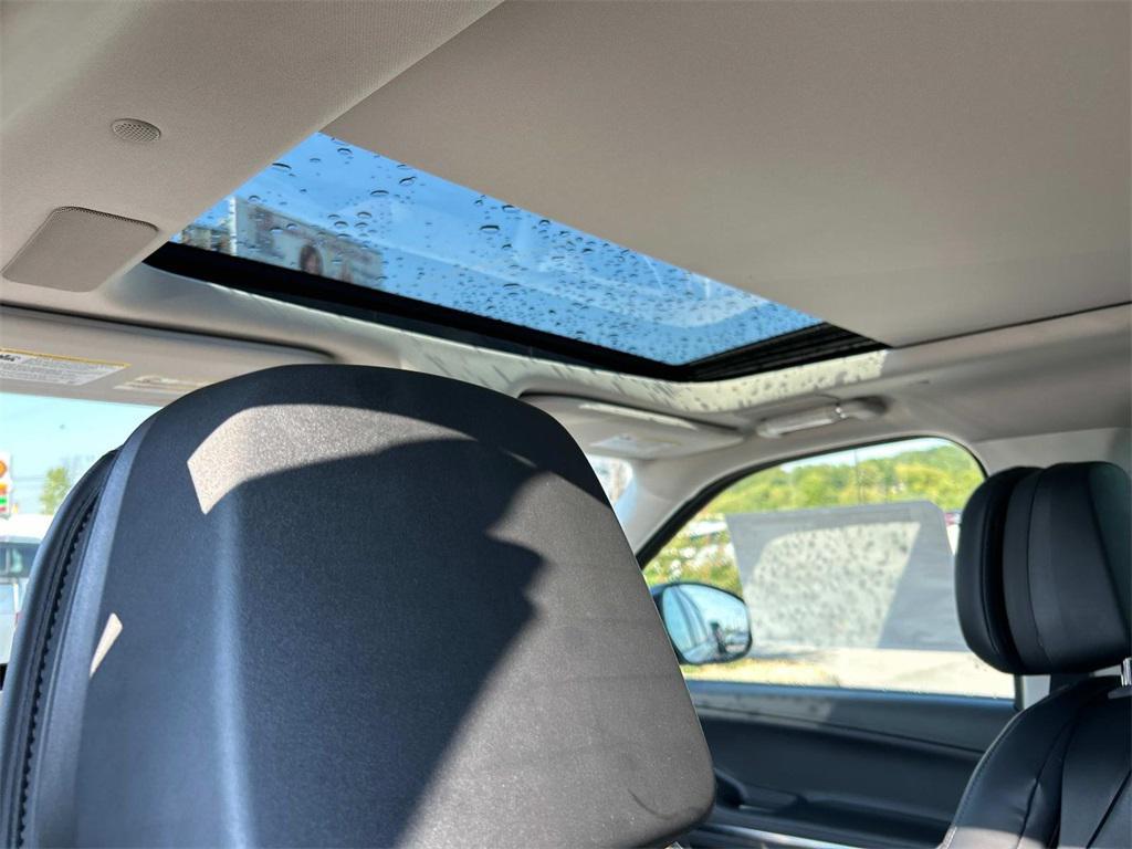 new 2025 Lincoln Navigator car, priced at $104,000