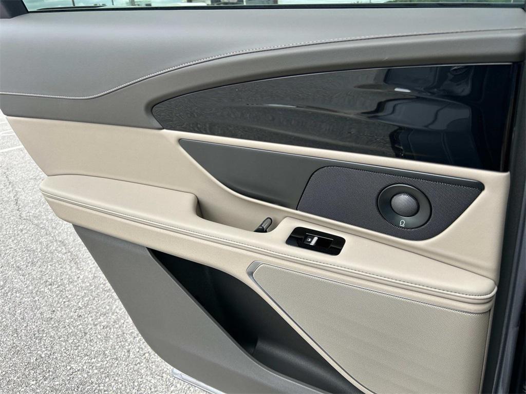 new 2025 Lincoln Nautilus car, priced at $67,525
