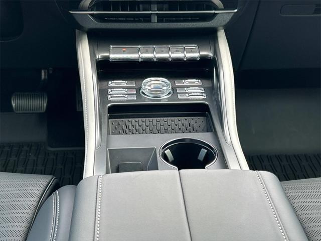 new 2025 Lincoln Nautilus car, priced at $67,000