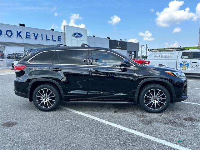 used 2018 Toyota Highlander car, priced at $24,981