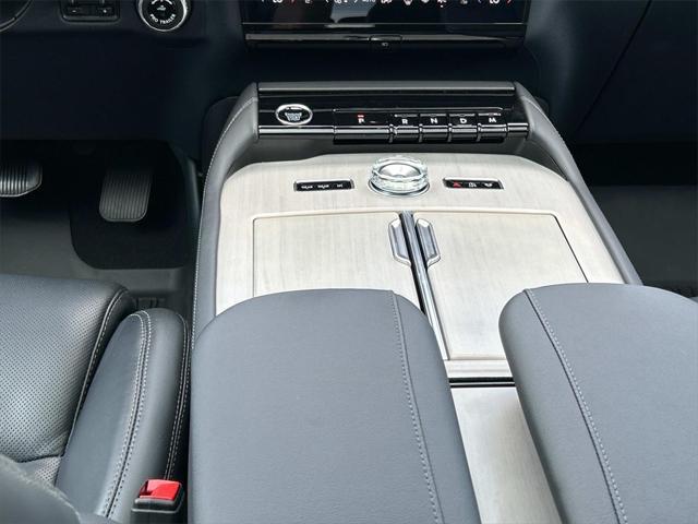 new 2025 Lincoln Navigator car, priced at $106,000