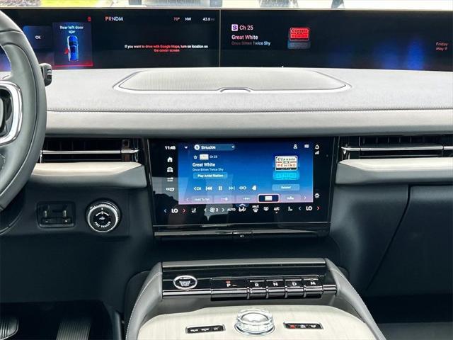 new 2025 Lincoln Navigator car, priced at $106,000