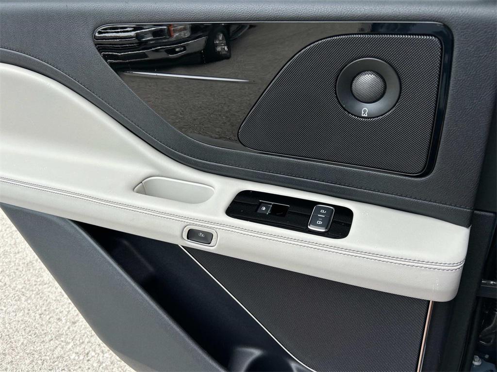 new 2025 Lincoln Aviator car, priced at $67,000