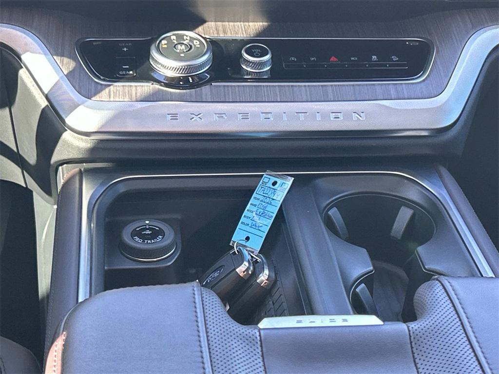 used 2025 Ford Expedition car, priced at $89,981