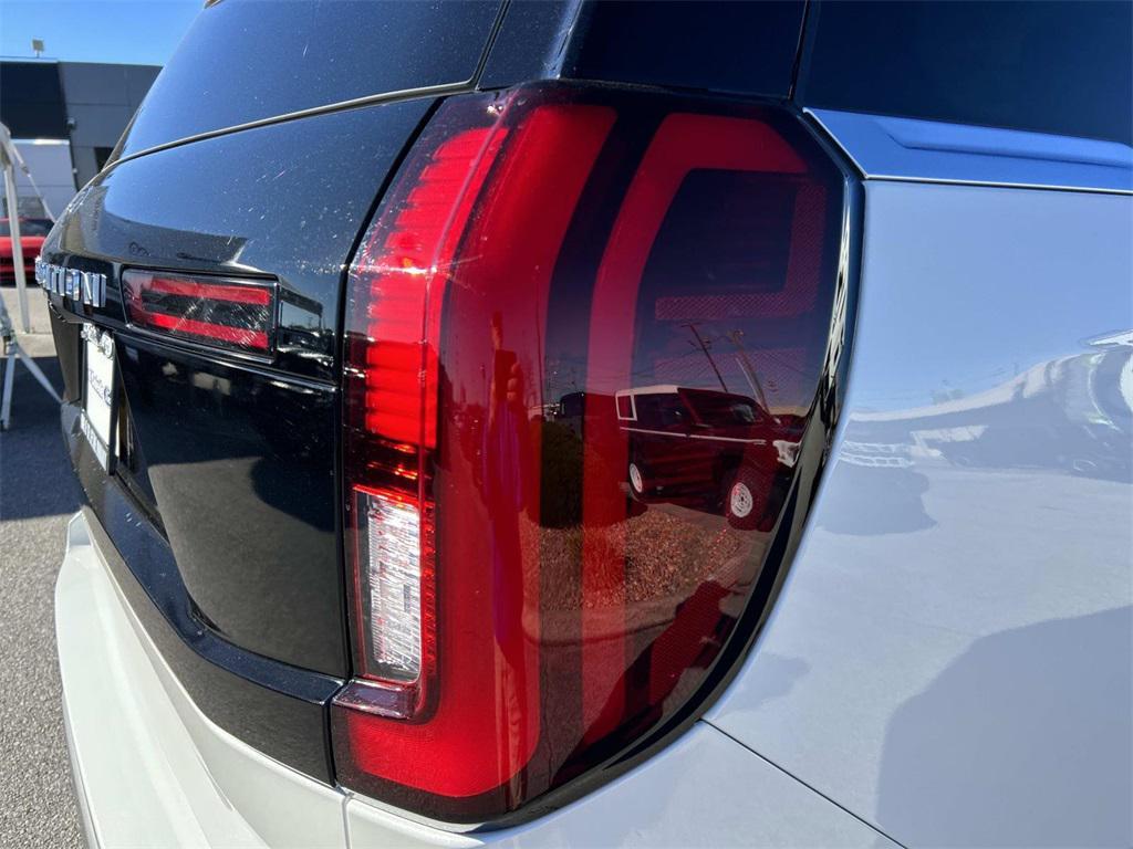 used 2025 Ford Expedition car, priced at $89,981