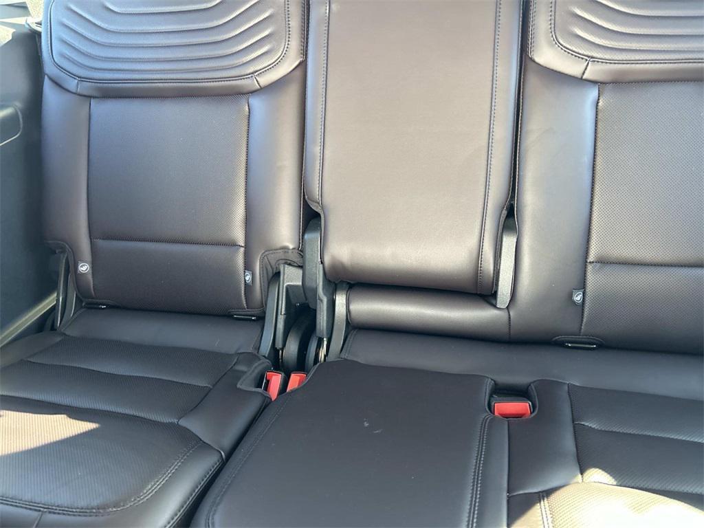 used 2025 Ford Expedition car, priced at $89,981