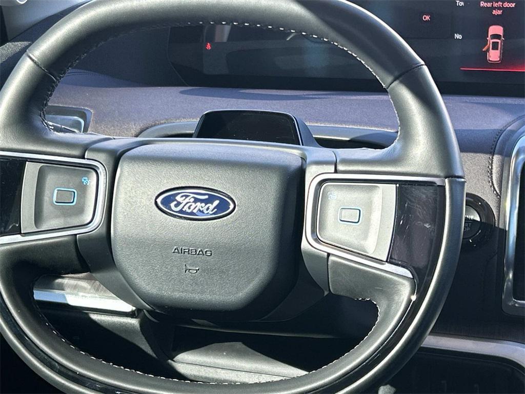 used 2025 Ford Expedition car, priced at $89,981