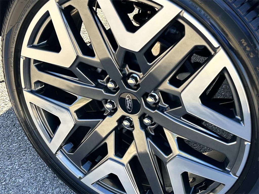 used 2025 Ford Expedition car, priced at $89,981