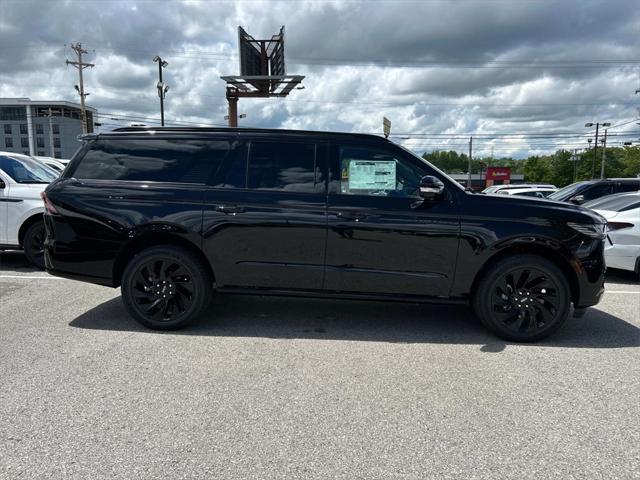 new 2025 Lincoln Navigator car, priced at $106,500