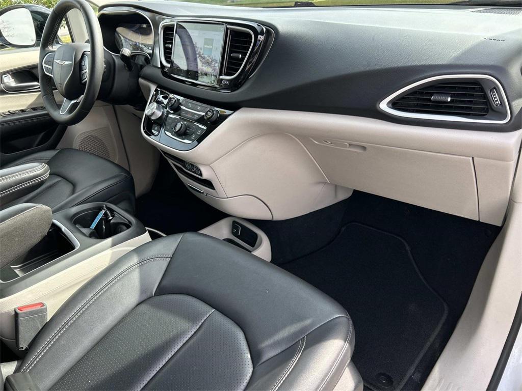 used 2024 Chrysler Pacifica car, priced at $33,481