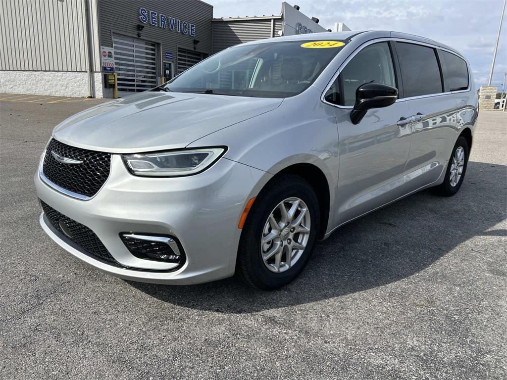 used 2024 Chrysler Pacifica car, priced at $33,481