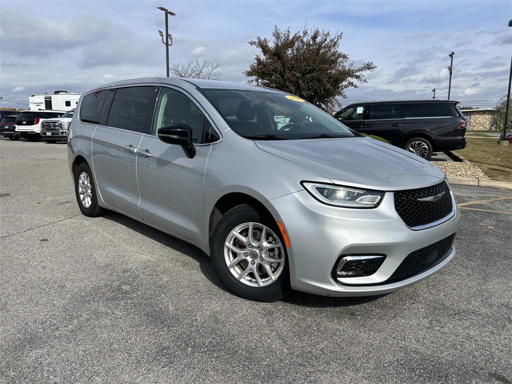 used 2024 Chrysler Pacifica car, priced at $33,481