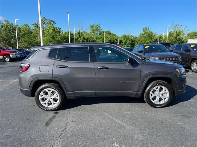 new 2024 Jeep Compass car, priced at $25,878