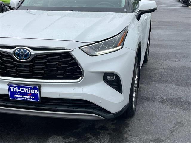 used 2022 Toyota Highlander Hybrid car, priced at $49,842