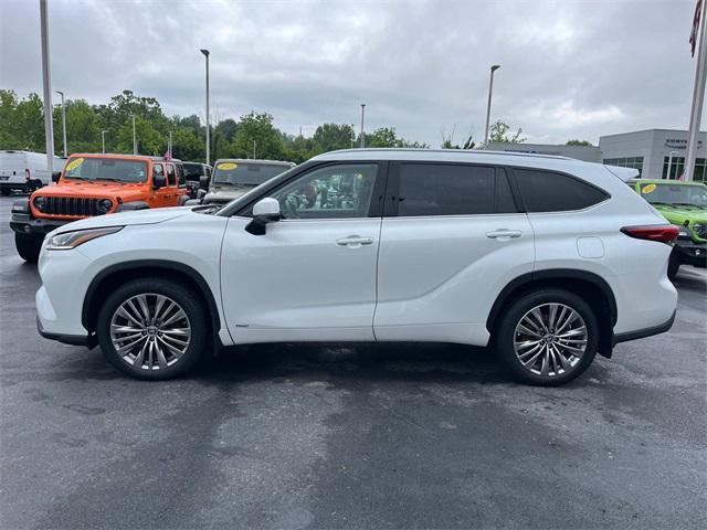 used 2022 Toyota Highlander Hybrid car, priced at $49,842